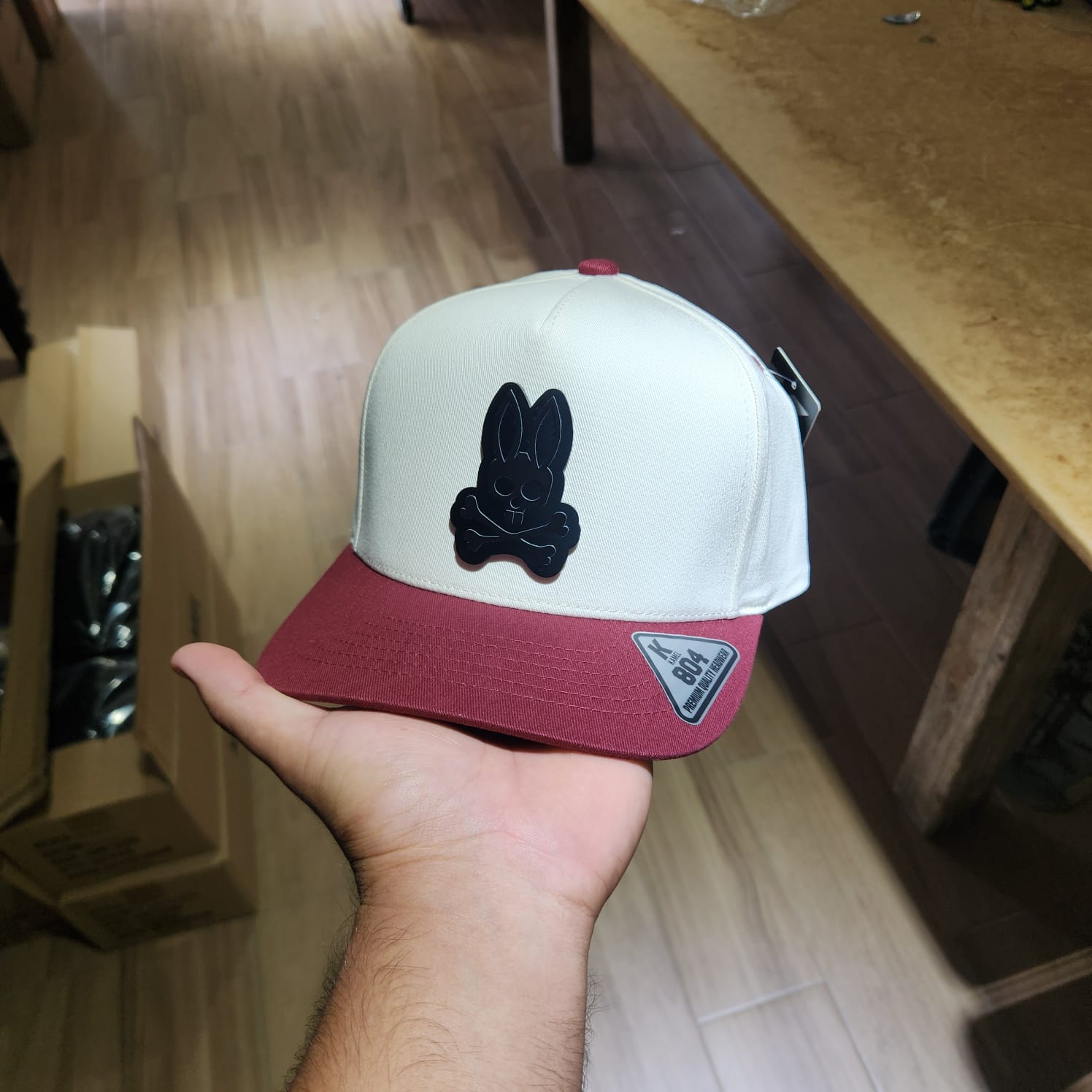 PSYCHO BUNNY BEIGE Y VICERA VINO MATE PLACA KAMEL