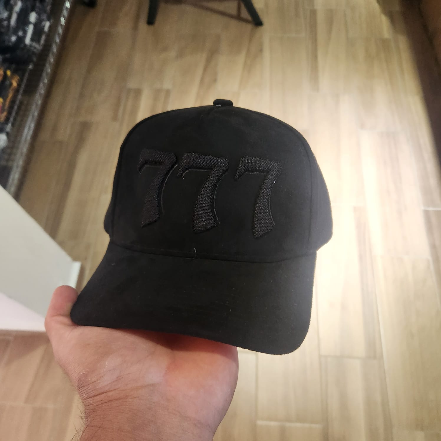 777 TRIPLE 7 GORRA NEGRA PUNTADA ESPECIAL WAYCAP