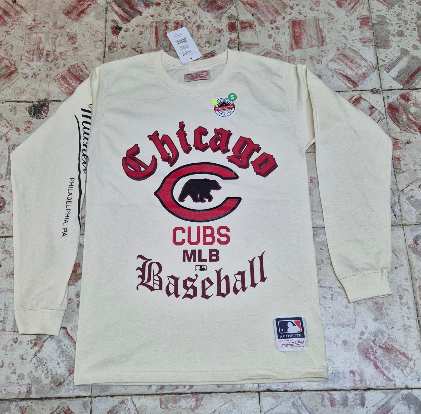 CHICAGO CUBS BEIGE CLASSIC LOGO BASEBALL MANGA LARGA