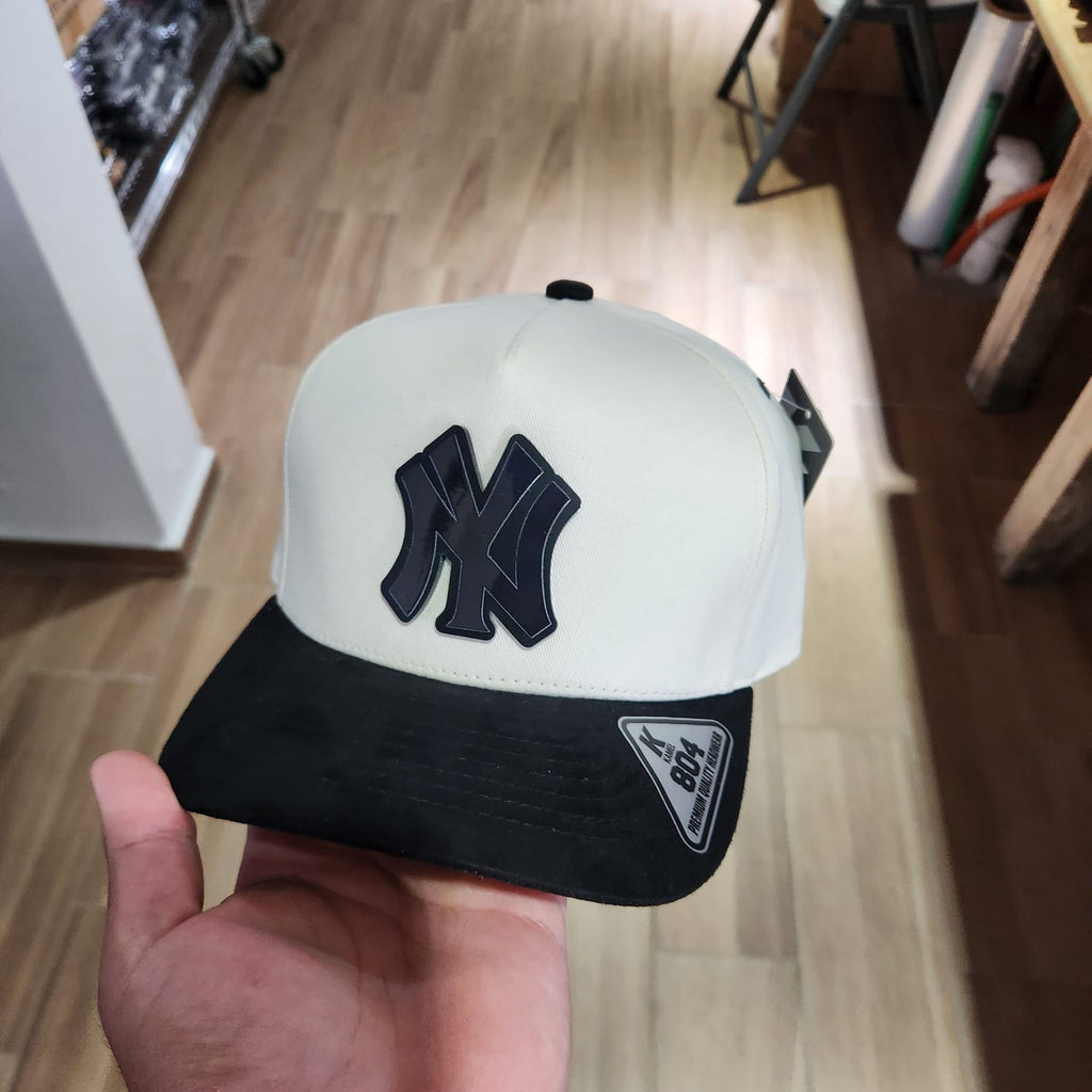 NY YANKEES BLACK MATE VICERA GAMUZA NEGRA PLACA KAMEL