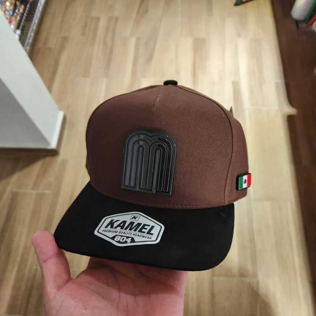 M MEXICO GORRA CAFE VICERA GAMUZA NEGRA PLACA KAMEL