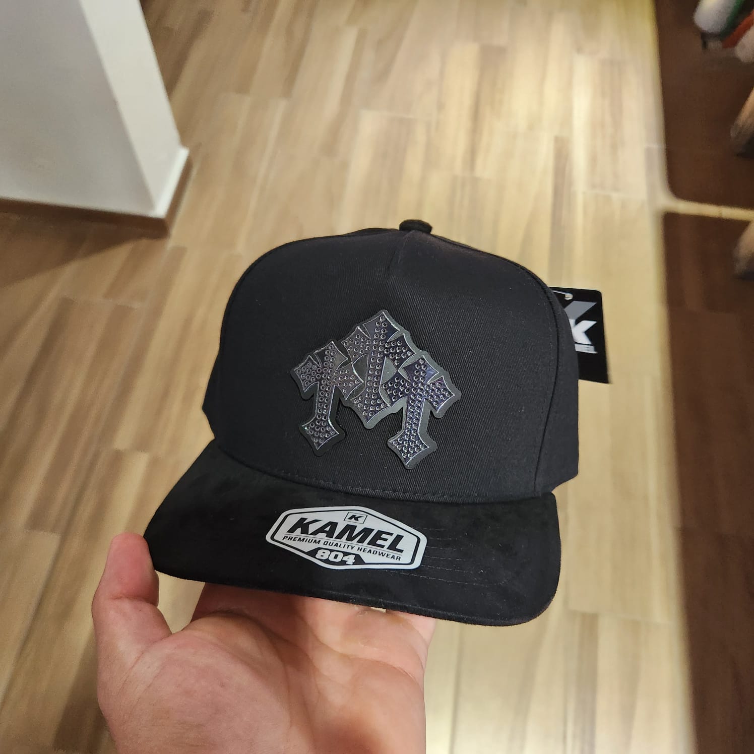 TRIPLE CRUZ BLACK VICERA GAMUZA NEGRA PLACA KAMEL