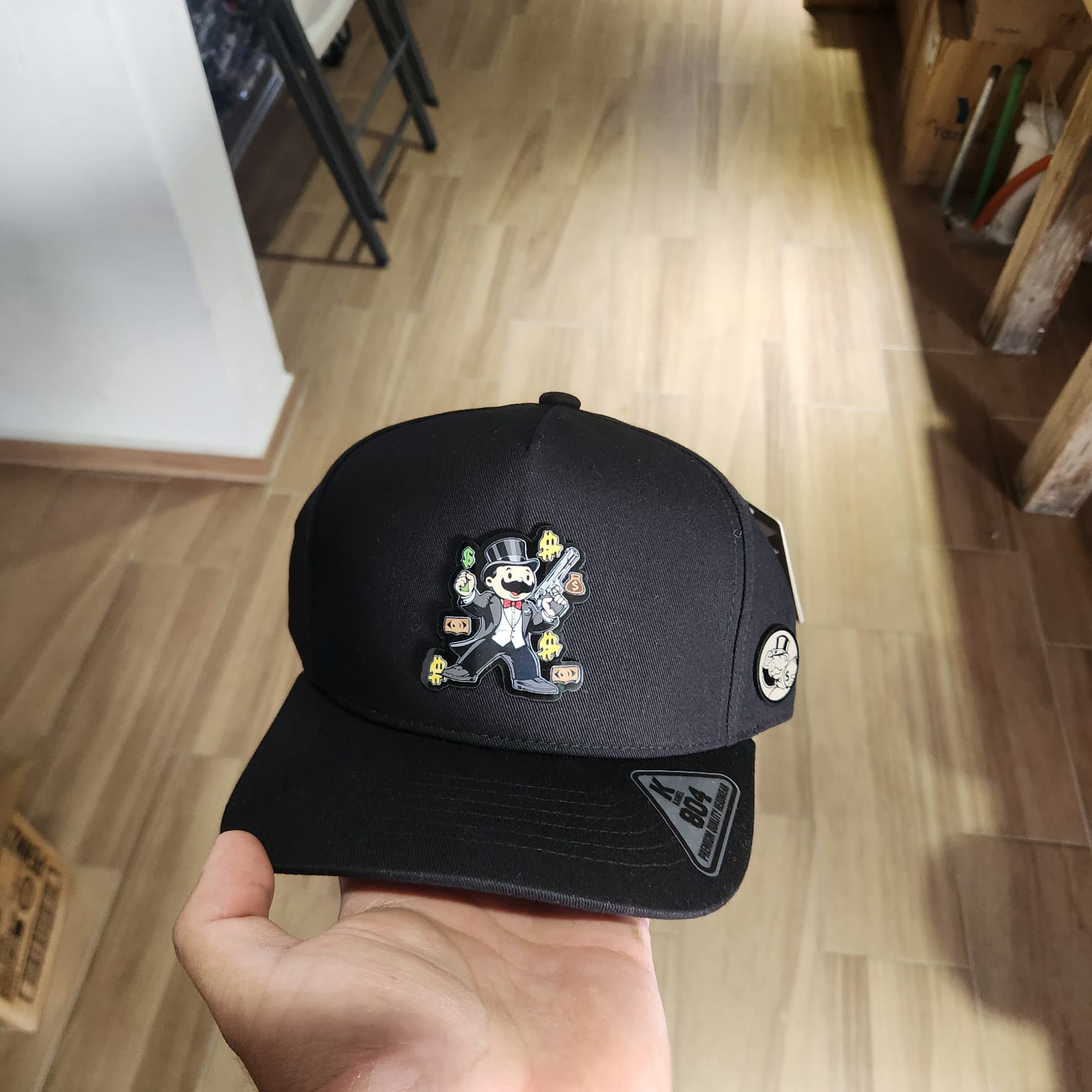 MONOPOLY BELICO DINERO Y FUSCA GORRA NEGRA PLACA KAMEL