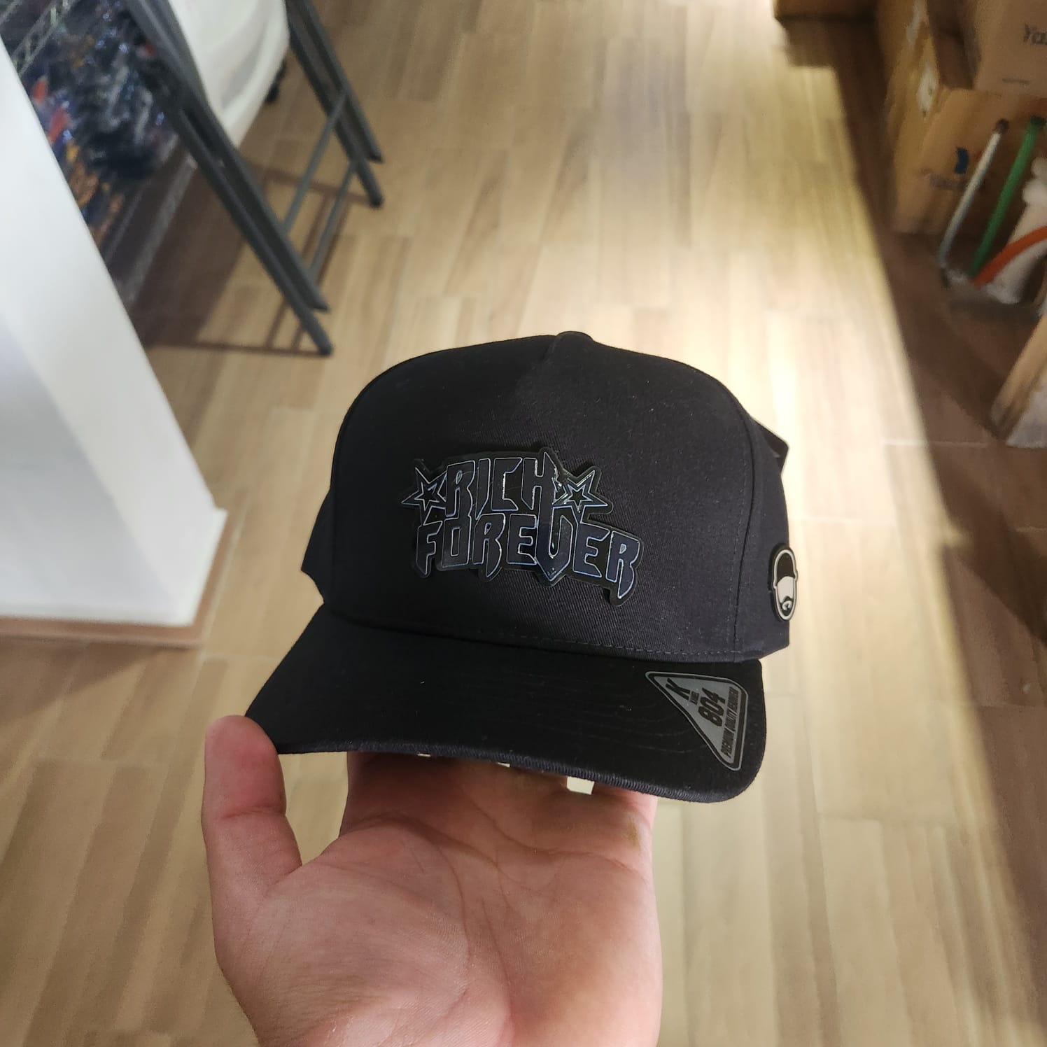 RICH FOREVER NEGRO GORRA NEGRA PLACA KAMEL