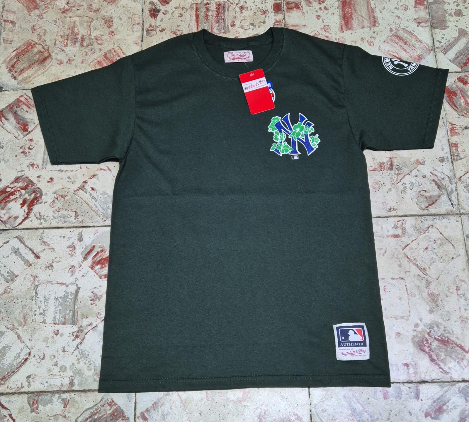 YANKEES NY GREEN TROPICAL FLORES