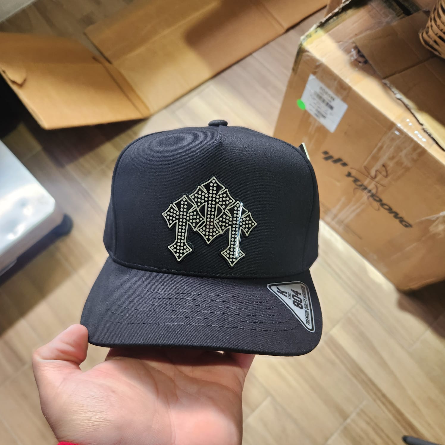 TRIPLE CRUZ BLACK AND BEIGE VICERA GAMUZA NEGRA PLACA KAMEL