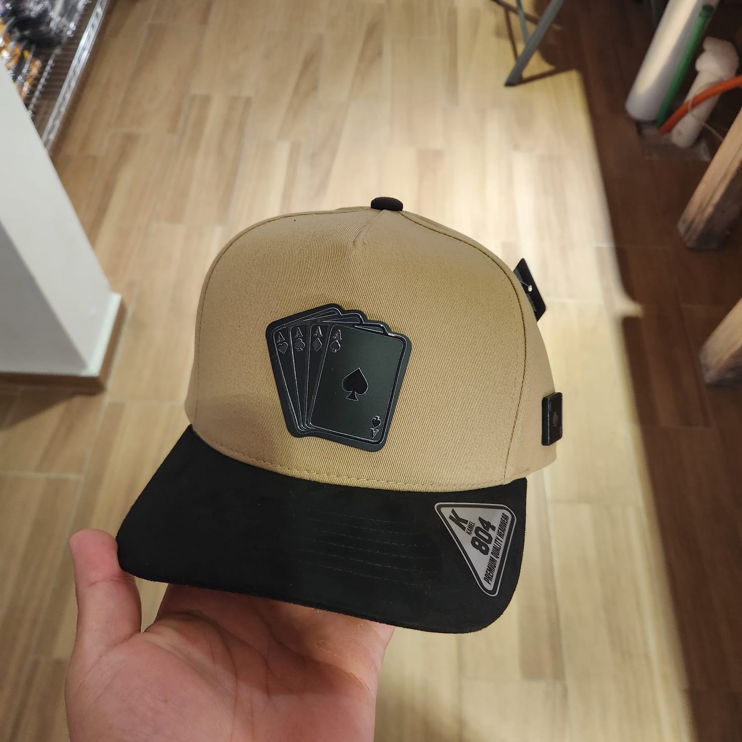 BARAJA MATE 4 AS PLACA MOCASIN VICERA GAMUZA NEGRA PLACA KAMEL